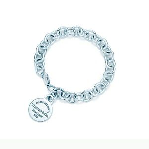 Tiffany & Co. Return to Tiffany round tag bracelet
